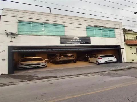 Sobrado comercial com 613 m²