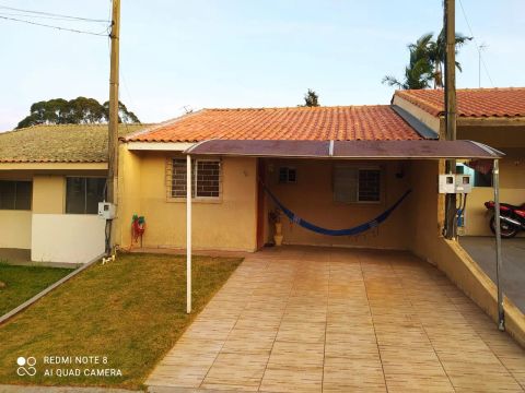 Casa em condomínio fechado 