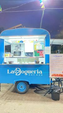 Trailer hot-dog pronto pra trabalhar