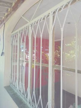 Alugo casa dois quartos