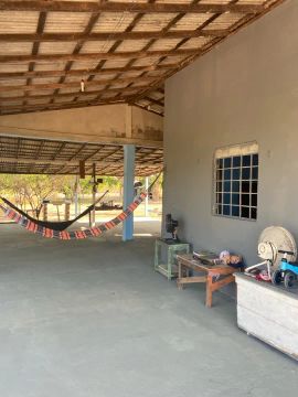Sítio com casa, igarapé próprio e açude no Bom Intento