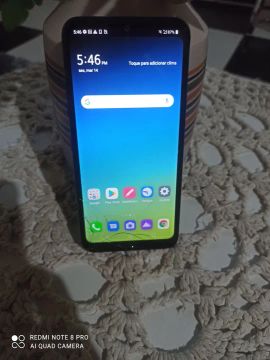 LG k40s funcionando tudo tela pouco trincada entrego