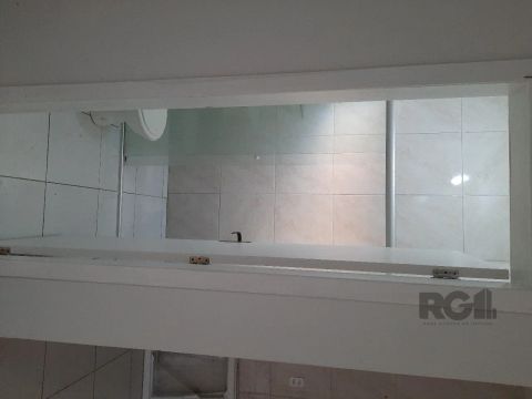 Sobrado com 200m² construídos, em terreno com 336m² (10,5x32m), sendo 4 apartamentos de 2 