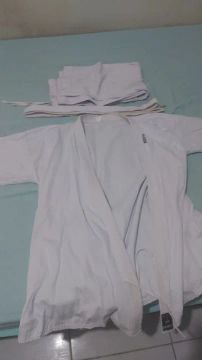 Kimono de Karatê Branco - Tamanho M - Novo!