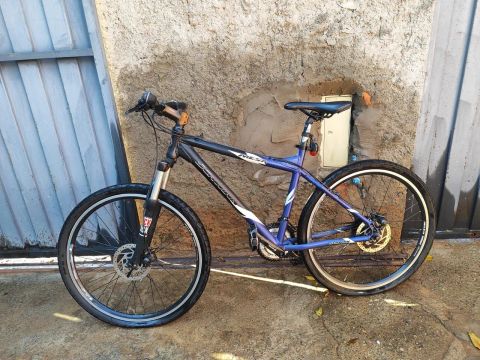 Bicicleta aro 26 (precisa alguns reparos)