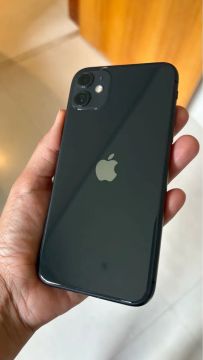 iPhone 11 Preto 128GB Seminovo pouquíssimas marcas de uso