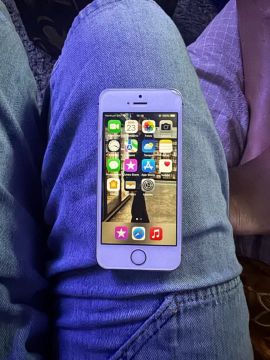 iPhone SE - 128GB - Usado