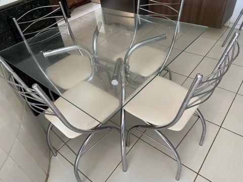 Mesa de Jantar de Vidro com 4 Cadeiras - Moderna e Prática
