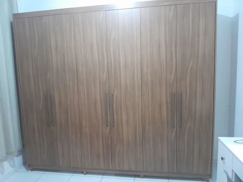 Guarda-Roupas 6 Portas. Pouco tempo de uso. 