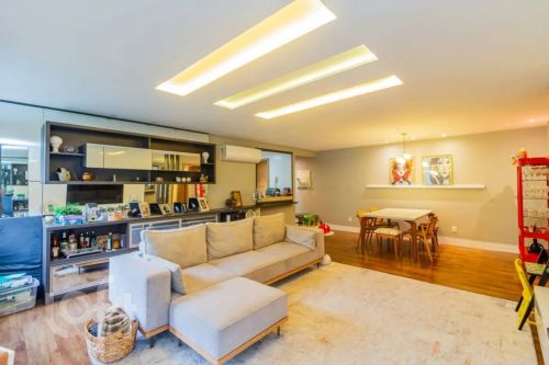 Apartamento à venda em Vila Jardim com 145 m², 3 quartos, 1 suíte, 4 vagas