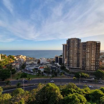Locação no Rio Vermelho - 1/4 finamente mobiliado com 64m², Nascente e Vista Mar!
