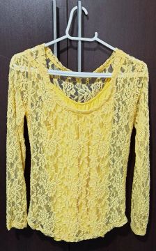 Blusa de renda amarela