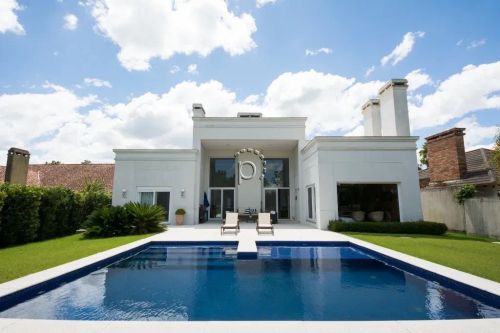 Venda de Casa em Condomínio em Porto Alegre-RS, bairro Terra Ville com 550m² Área Const.