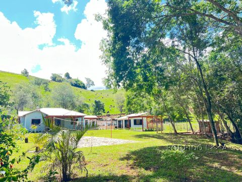 Imóvel para aluguel tem 2000 metros quadrados com 2 quartos em Zona Rural - Dom Viçoso - M