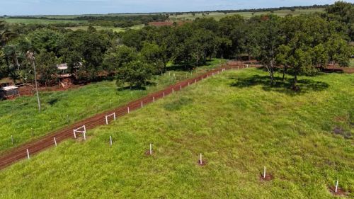 Vende-se área de 5 mil na saída de SP, ótima localização !!!         