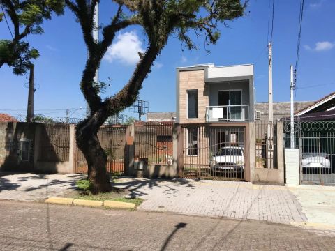 Casa com pátio e quintal no B. Rio do Sinos em SL