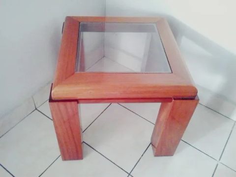 Mesa De Centro Em Madeira Com Tampa De Vidro (Usada).
