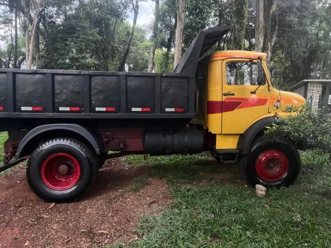 Vende-se Mercedes 1313 caçamba 