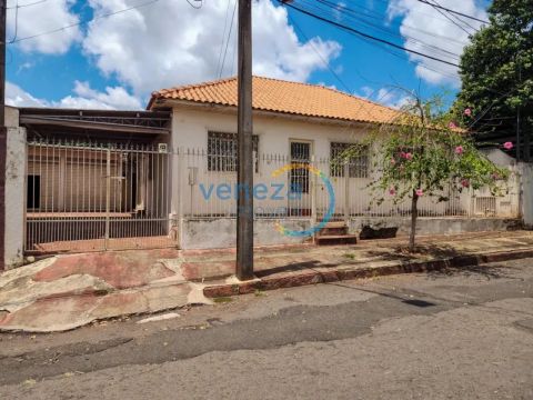 Casa Residencial com 4 quartos para alugar por R$ 1300.00, 160.00 m2 - VILA MONTEIRO - LON