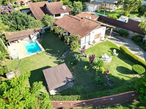 Vendo casa no bairro Retiro das Palmeiras em Miguel Pereira - RJ