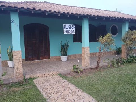 Aluga-se casa por temporada ou anual. Praia Barbudo. Araruama