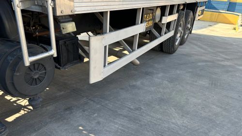Caminhão Truck baú Mercedes 14 18 