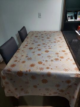 Mesa de jantar 6 lugares com 2 cadeiras