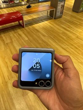 SamsungGalaxy Z Flip 6