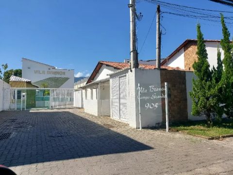 Casa triplex em condomínio fechado - 4 qts
