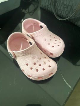 Crocs original com glitter rosa