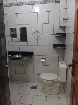 Apartamento com 2 quartos e 1 banheiro
