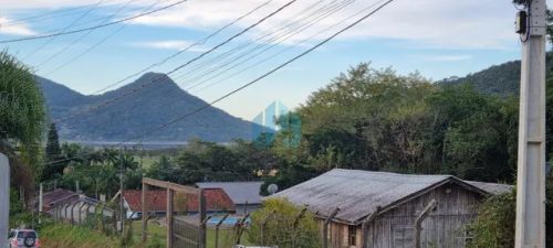 Sítio com Linda Vista p/ Lagoa do Siriú, Localizado no Bairro Macacu, em Garopaba!