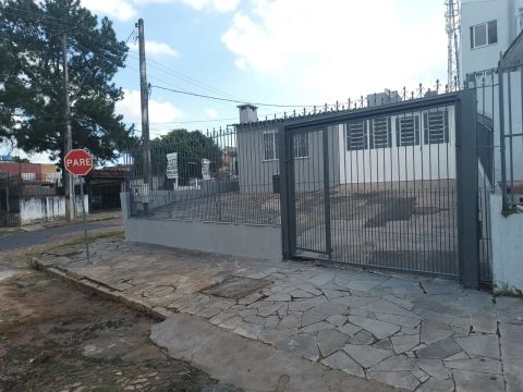 Imóvel para aluguel possui 120 metros quadrados com 3 quartos em Morro Santana - Porto Ale