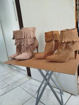 Botas de camurça com franjas