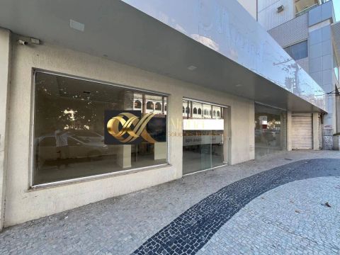 LOJA PARA ALUGUEL NO CENTRO DE CABO FRIO COM 600m²
