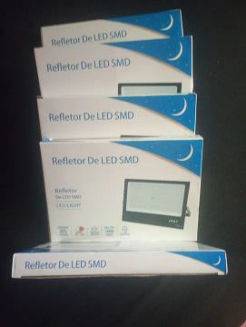 Vendo refletores de LED, refletores de 200wats e de 400wats.