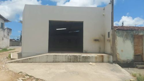 Galpão com Escritório e banheiros no Benedito Bentes