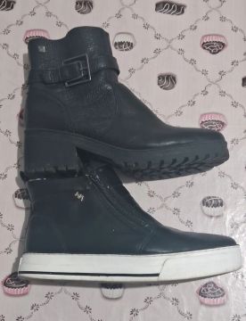 Duas botas Via Marte!!