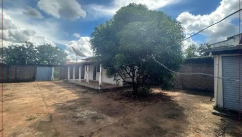 Lote em Caldas Novas perto do Clube Privê com 2 Barracões por 100 Mil