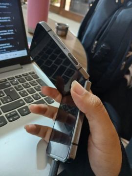 Samsung ZFlip 4 e um Iphone 8 novo, mas para retirada de peça, está bloqueado.