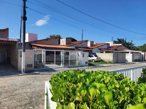 Ótima oportunidade! Casa reformada com 2 quartos à venda em condomínio completo e seguro e
