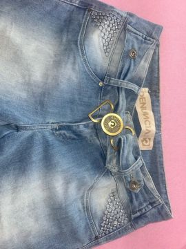 Calça jeans - Marca Denuncia - tamanho 42