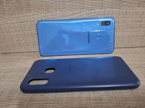 Samsung Galaxy A30