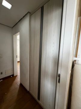 Armário guarda roupa usado