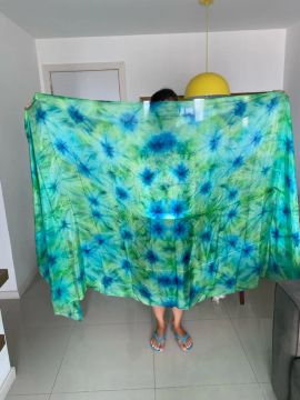 Lenço de seda tie dye verde e azul