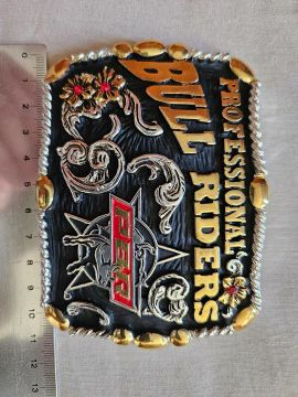 Fivelas PBR 1 masculina e 1 feminina NOVAS