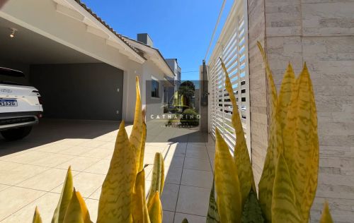 CASA COM 03 SUÍTES