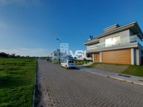 Terreno com 400 m² no condomínio Villa Ratones, infraestrutura completa