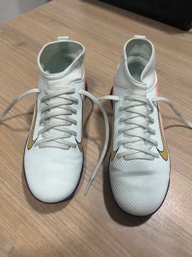 Vendo chuteira Nike Jr CR7 (Cristiano Ronaldo) Mercurial Infantil Society nº 33