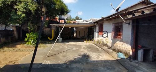 Terreno - Imóvel Residencial / Comercial com Casa 3 Quartos e 3 banheiros à Venda